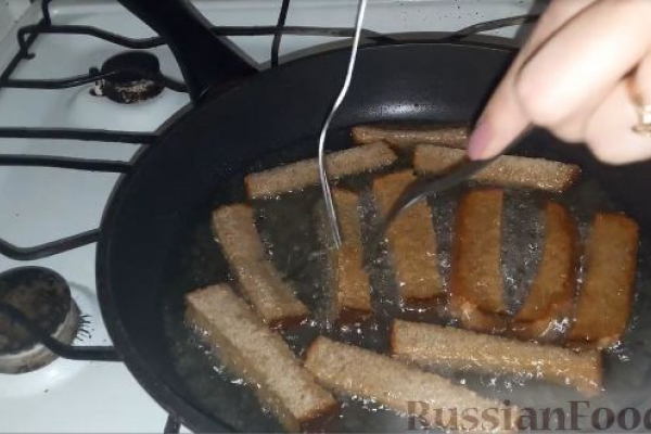 Гренки с чесночным соусом, к пиву