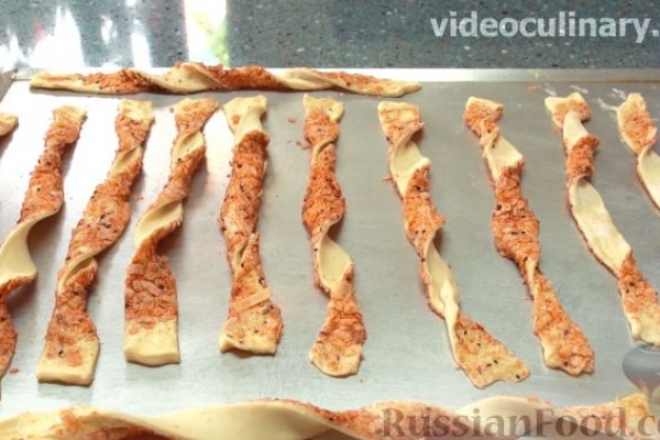 Сырные палочки из слоёного теста