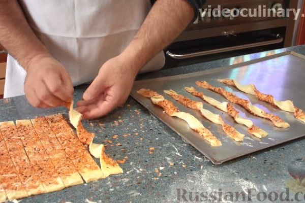 Сырные палочки из слоёного теста