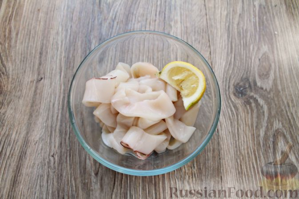 Кольца кальмаров в пивном кляре, жаренные на сковороде