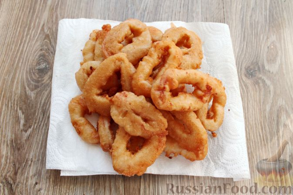 Кольца кальмаров в пивном кляре, жаренные на сковороде