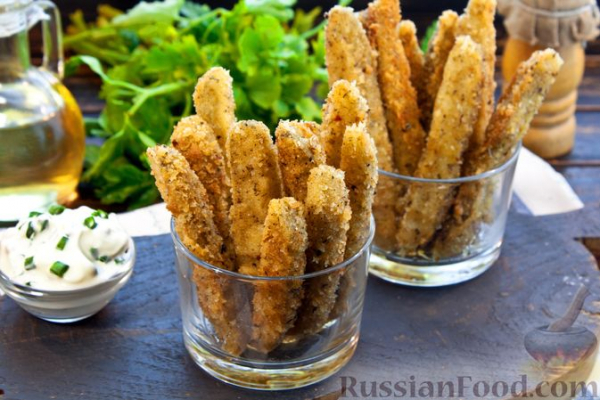 Маринованные огурцы, жаренные в панировке