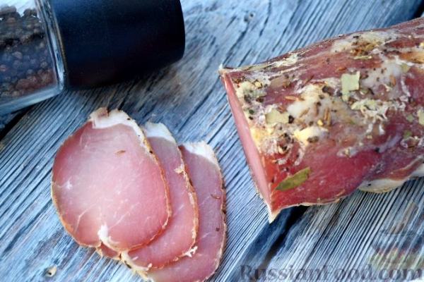 Полендвица (сыровяленое мясо)