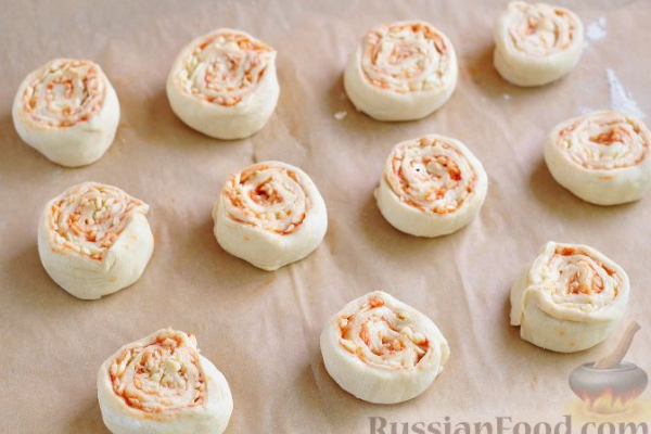 Слоеные завитки с сыром