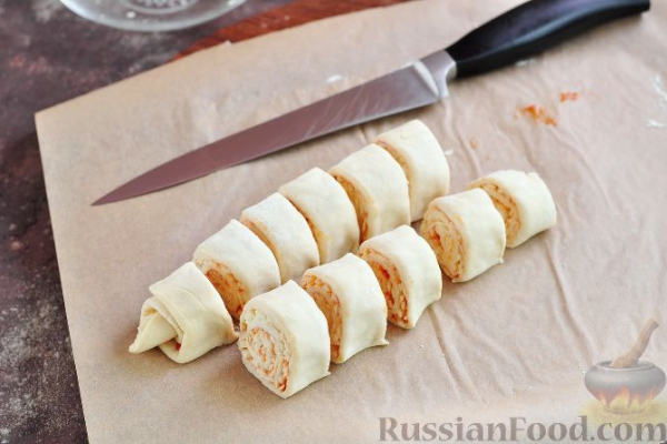Слоеные завитки с сыром