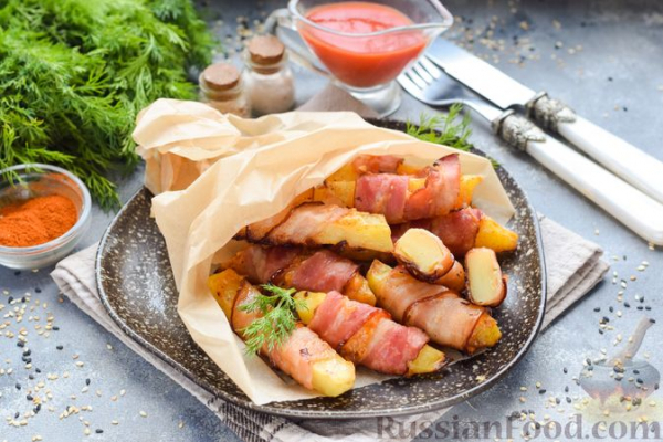 Запечённый картофель с сыром в беконе