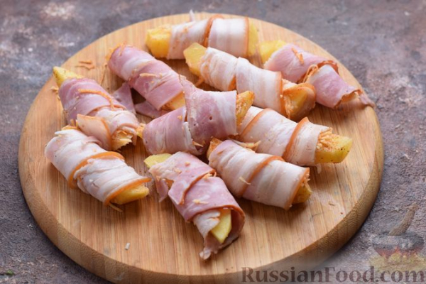 Запечённый картофель с сыром в беконе