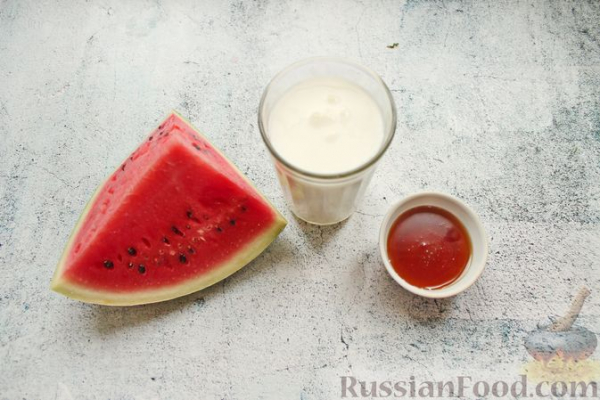 Арбузный смузи на йогурте, с мёдом