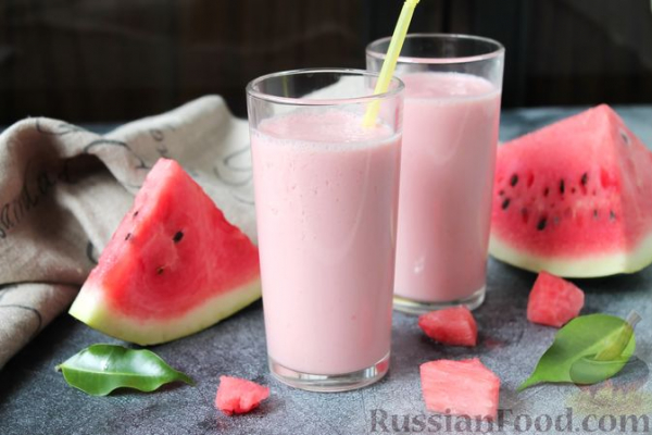 Арбузный смузи на йогурте, с мёдом