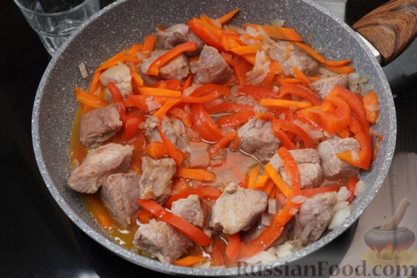 Булгур с мясом и овощами, на сковороде