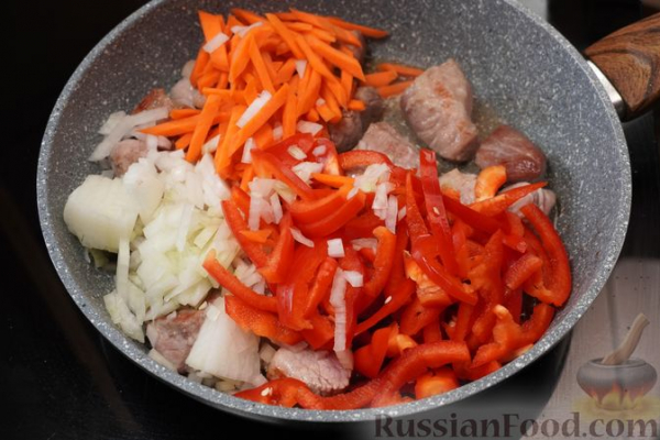Булгур с мясом и овощами, на сковороде