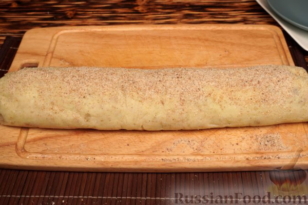 Картофельный рулет с консервированным тунцом и сладким перцем