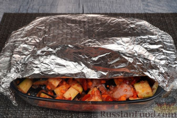 Курица, запечённая с баклажанами