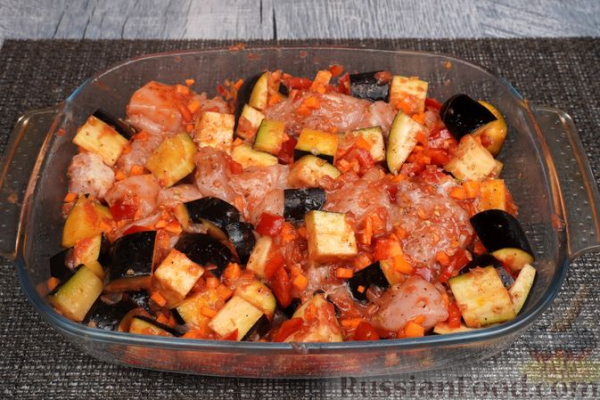 Курица, запечённая с баклажанами