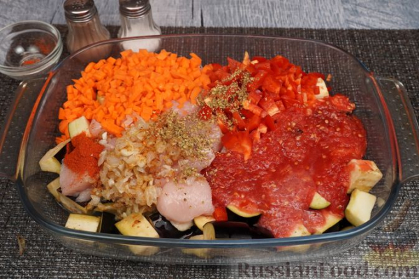 Курица, запечённая с баклажанами