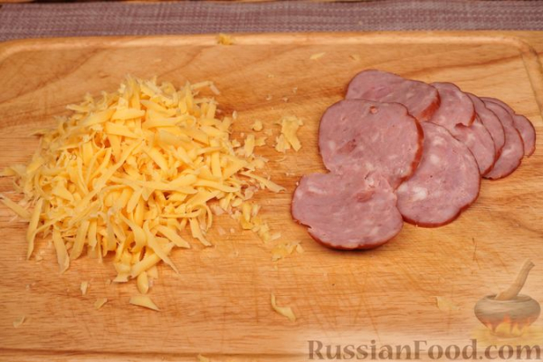 Куриные рулеты с ветчиной и сыром, в слоёном тесте
