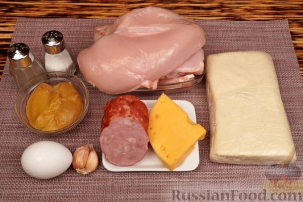 Куриные рулеты с ветчиной и сыром, в слоёном тесте