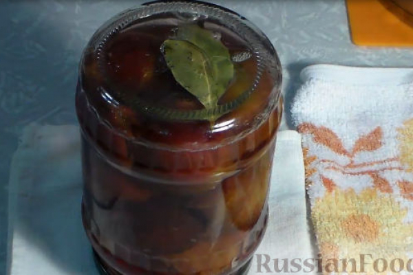 Маринованные сливы с чесноком