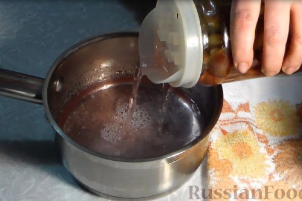 Маринованные сливы с чесноком