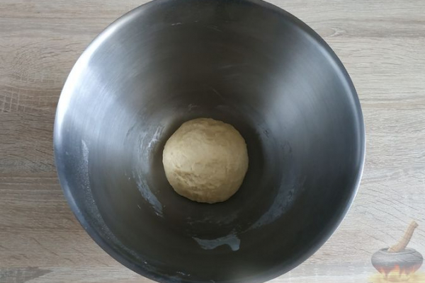 Немецкий луковый пирог с копченым мясом