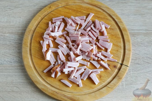 Немецкий луковый пирог с копченым мясом