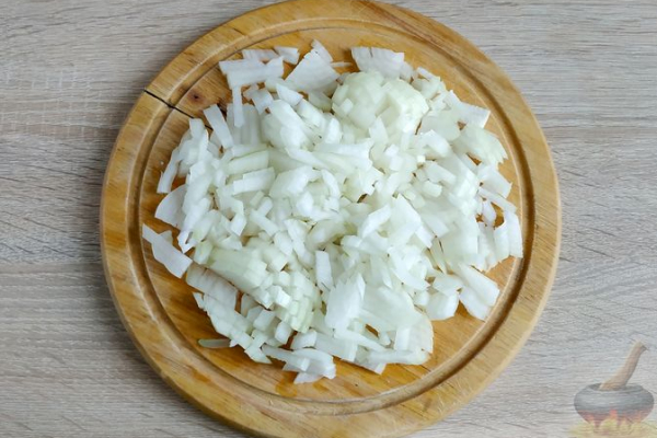 Немецкий луковый пирог с копченым мясом