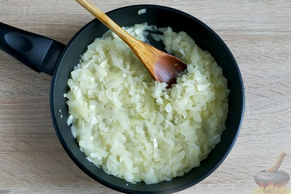 Немецкий луковый пирог с копченым мясом