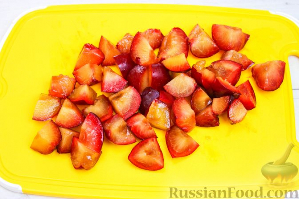 Пирог со сливами