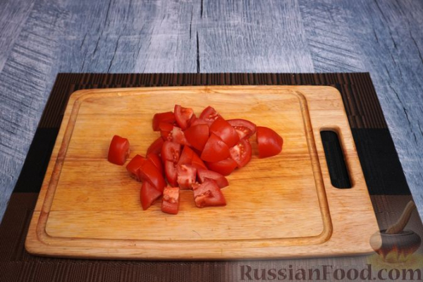 Салат из помидоров с баклажанами и моцареллой