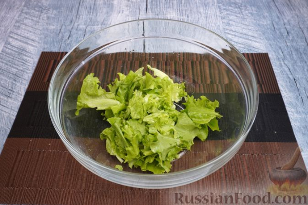 Салат из помидоров с баклажанами и моцареллой
