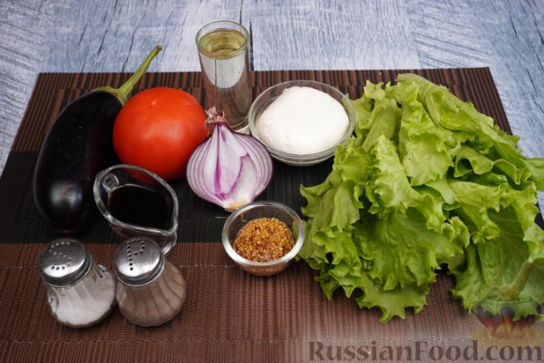Салат из помидоров с баклажанами и моцареллой