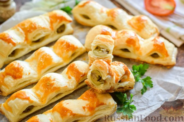 Слоёные палочки с оливками