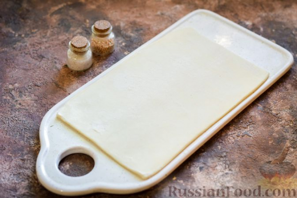 Слоёные палочки с оливками