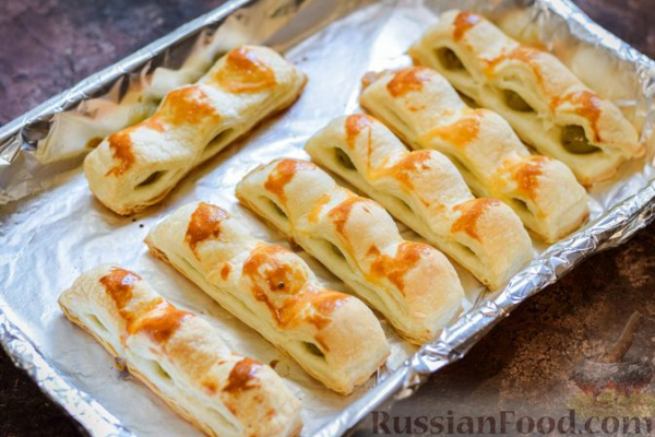Слоёные палочки с оливками