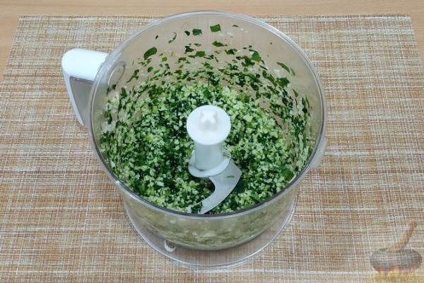 Сухарики с черемшой и сыром (в духовке)