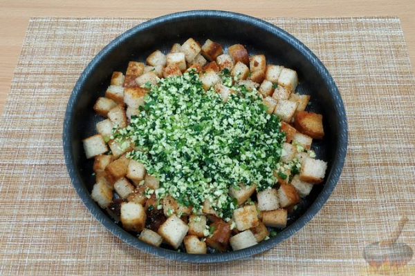 Сухарики с черемшой и сыром (в духовке)
