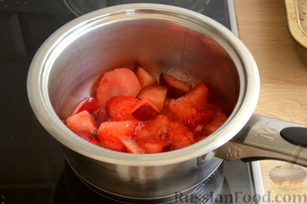 Творожная запеканка со сливами (без муки)