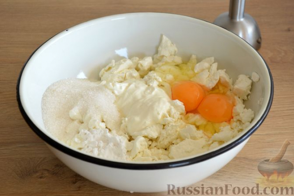 Творожная запеканка со сливами (без муки)