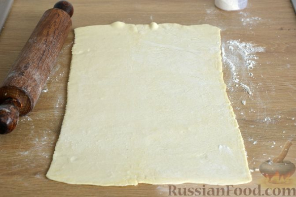 Хрустящие слоёные палочки-спиральки с беконом, сыром и пряностями