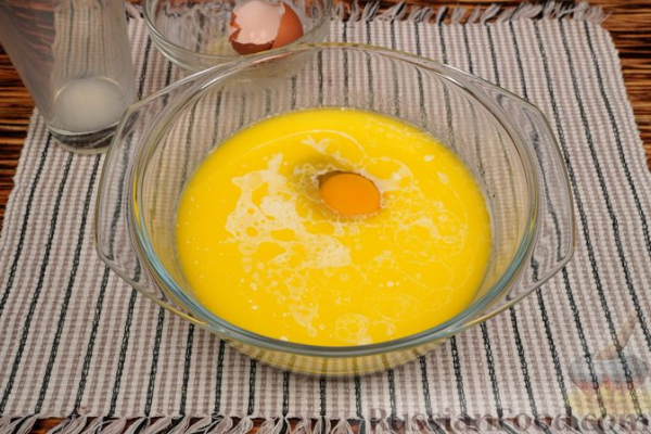 Шоколадные маффины с малиной и миндальной крошкой
