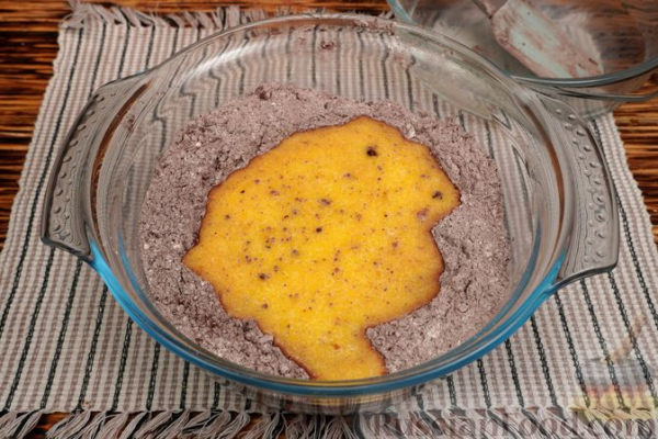 Шоколадные маффины с малиной и миндальной крошкой
