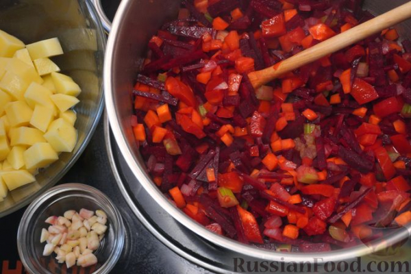Борщ с краснокочанной капустой