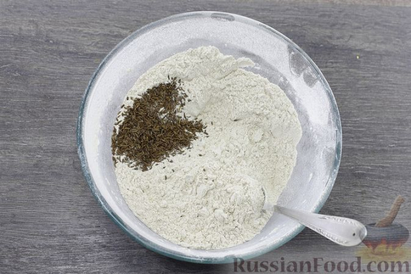 Цельнозерновой ржаной хлеб с льняной мукой и тмином