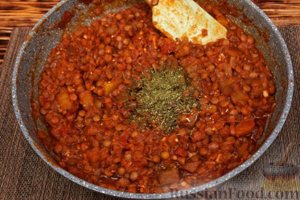 Чечевица с баклажанами, тыквой и помидорами (на сковороде)