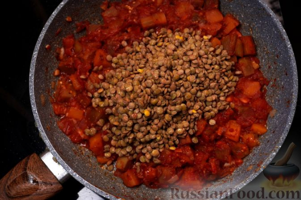 Чечевица с баклажанами, тыквой и помидорами (на сковороде)