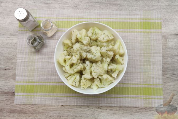 Цветная капуста, запечённая с курицей и сыром