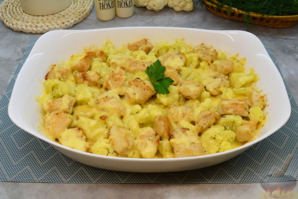 Цветная капуста, запечённая с курицей и сыром