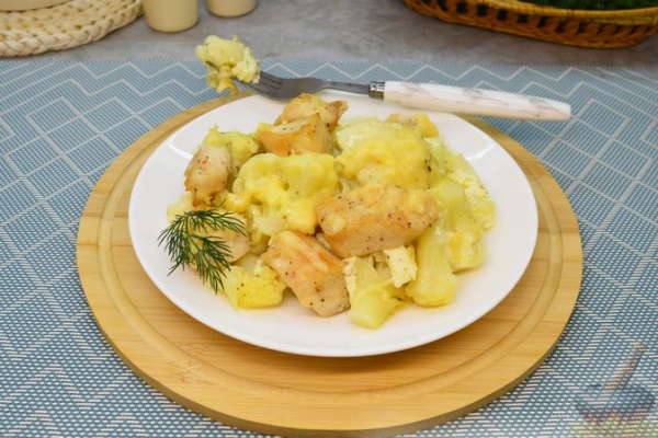 Цветная капуста, запечённая с курицей и сыром