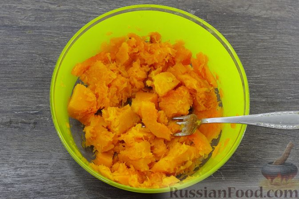 Десерт из тыквы с бананом, киви и шоколадом