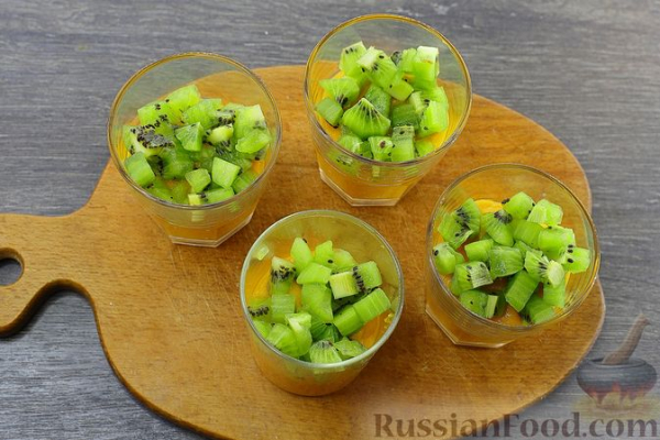 Десерт из тыквы с бананом, киви и шоколадом